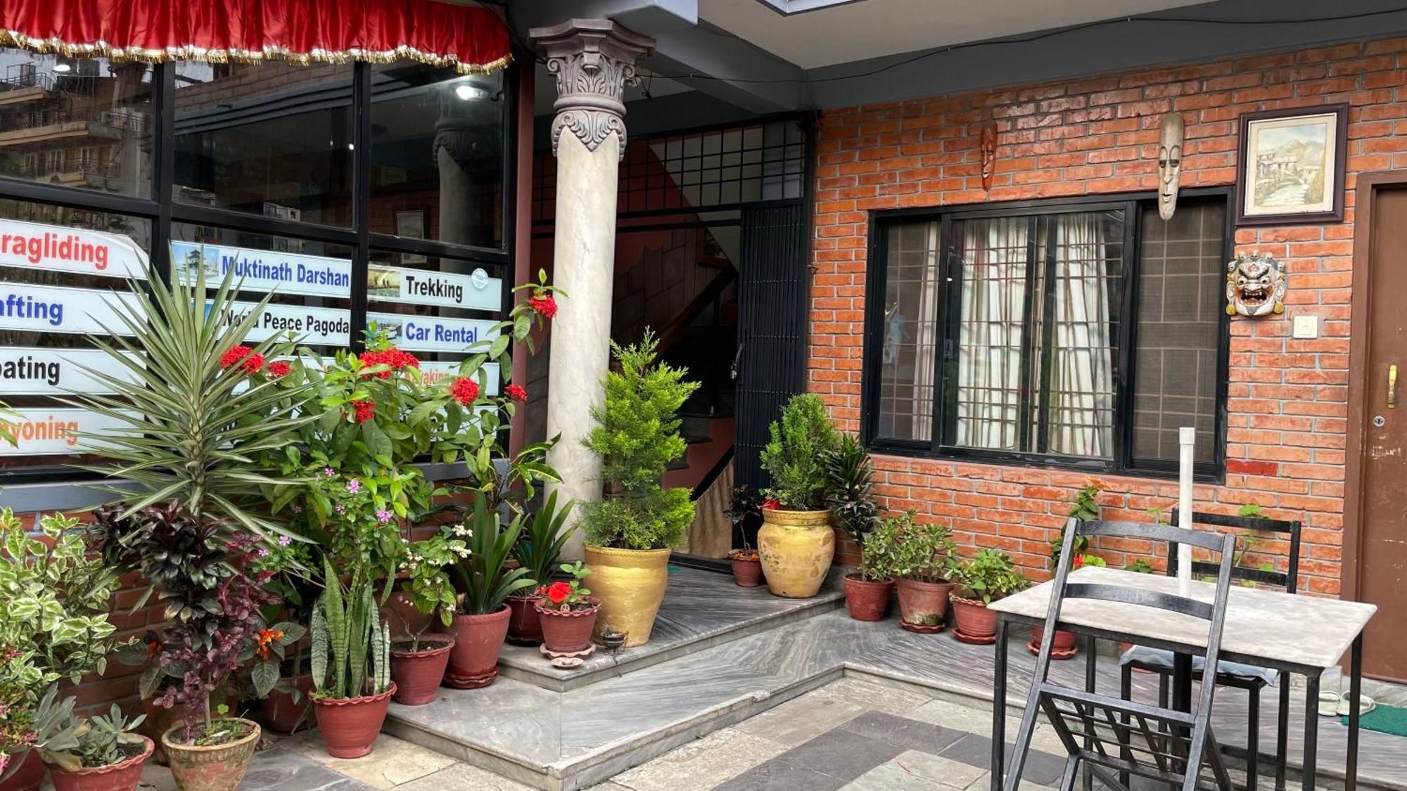 Hotel Hakoniwa Pokhara Exterior photo
