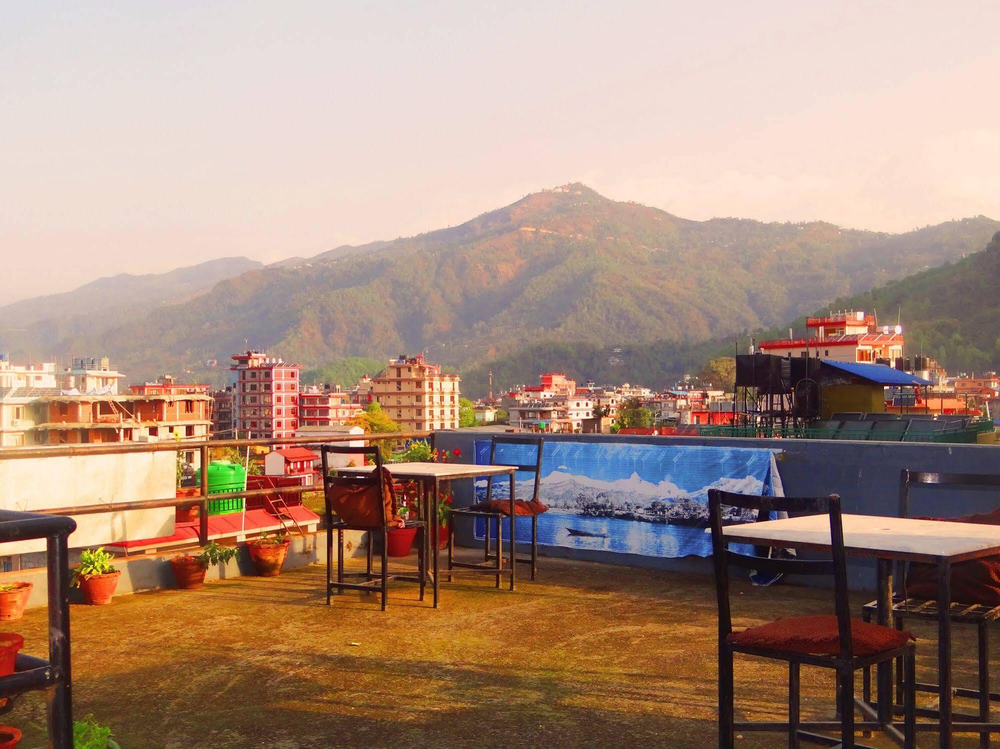 Hotel Hakoniwa Pokhara Exterior photo